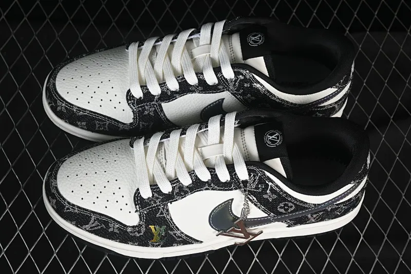 All categories Nk SB Dunk Series Nk SB Dunk Low High-end customized low-top sneakers Nike SB Dunk Low LV co-branded black laser gradient Anniversary high-end customized low-top casual sneakers SC0601-451